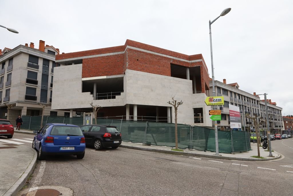 La construcción del edificio que albergará la futura biblioteca en Nigrán lleva paralizada un año.