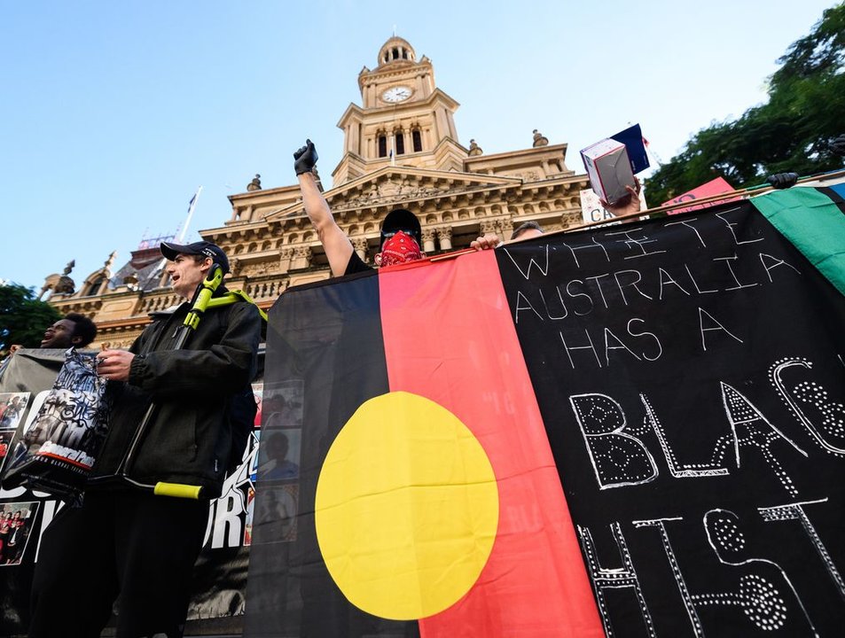Miles de personas reclamaron también en Sídney respeto hacia los aborígenes australianos.