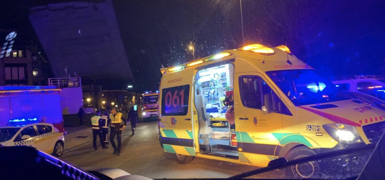 Ambulancia en el lugar del suceso. @GalizAmbulancia (Twitter)
