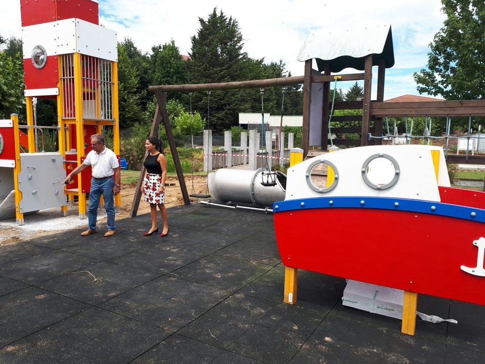 Parque infantil de Sanguiñeda en cuyas propximidades se pretente instalar un salón de juegos.