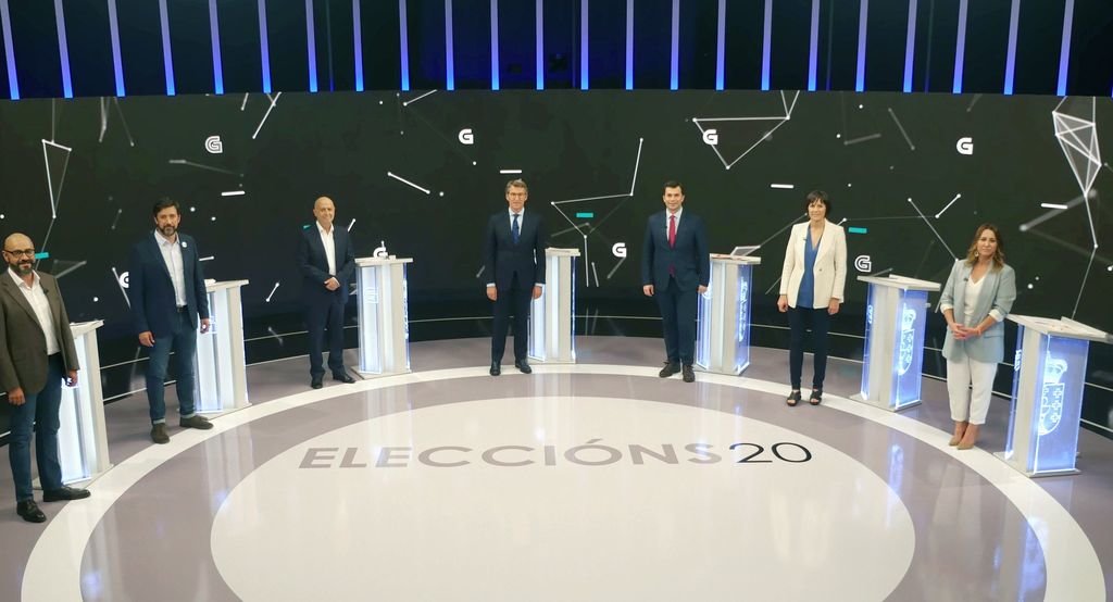 Morado (Vox), Gómez Reino (GenC), Casal (Marea), Feijóo (PP), Caballero (PSOE), Pontón (BNG) y Pino (Cs), anoche, al principio del debate en la TVG.