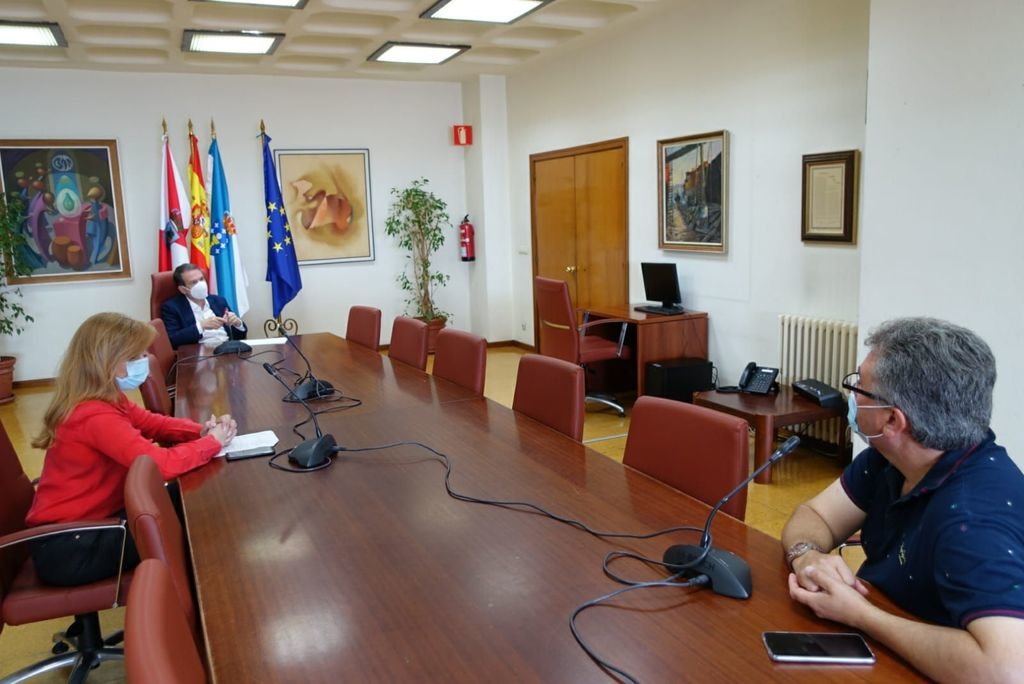 Abel Caballero mantuvo ayer una reunión con Enrique Lorenzo, responsable de la Asociación de Corales Polifónicas de Vigo (Acopovi)