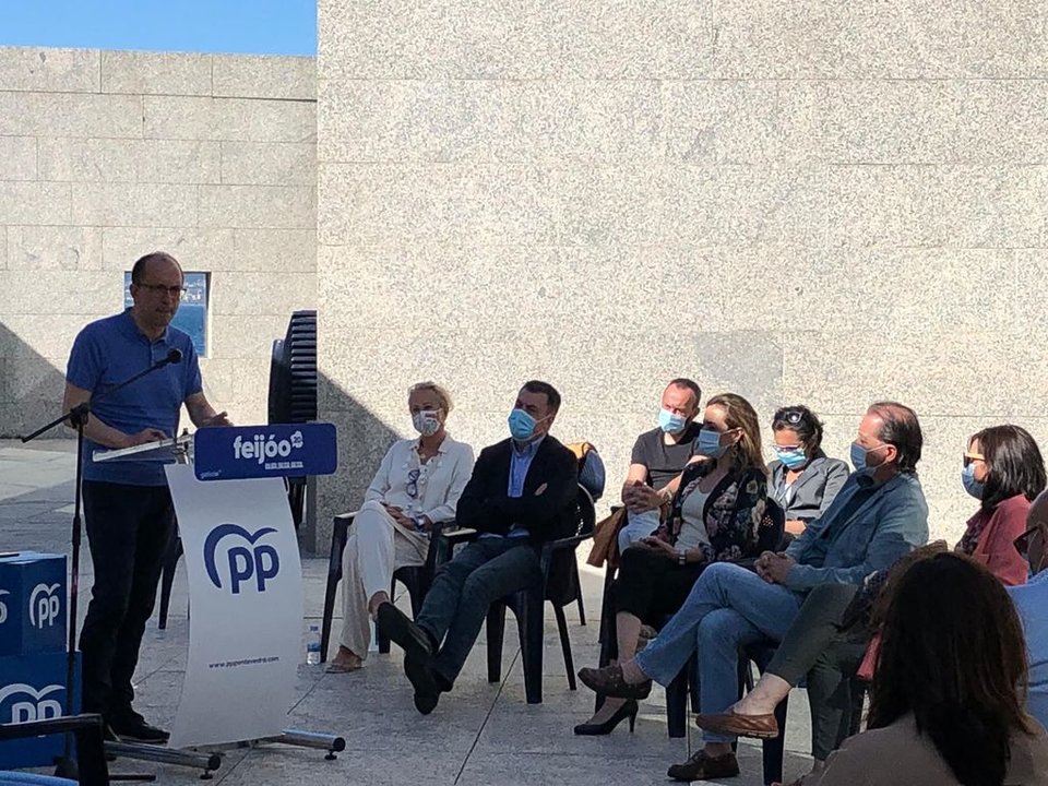 Encuentro del PP con agentes culturales en el Museo do Mar..