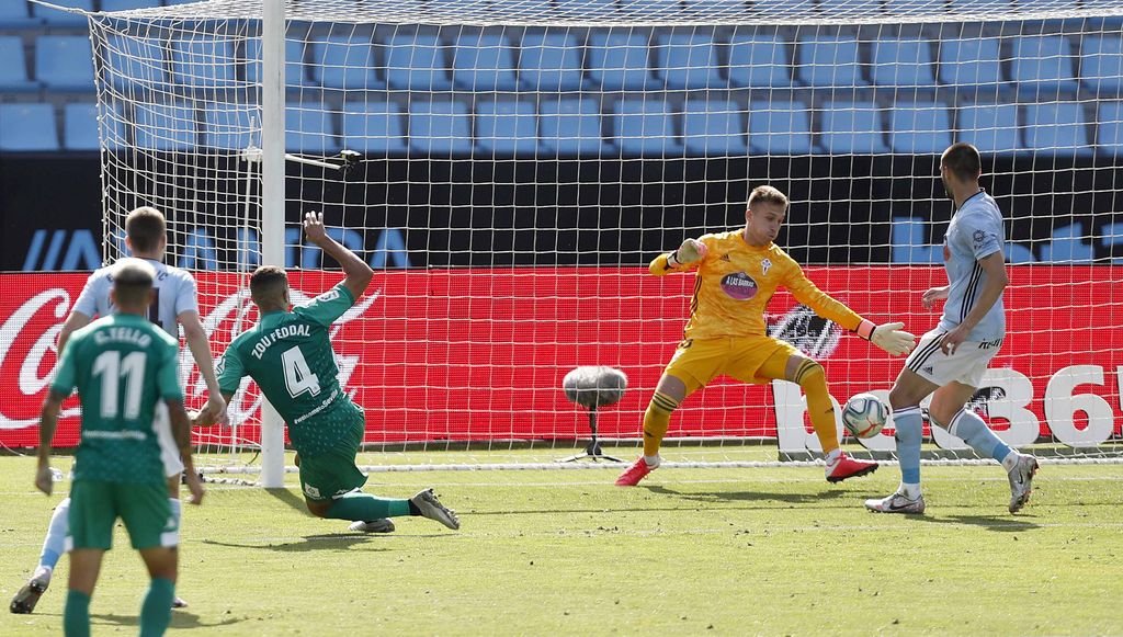 Una falta de concentración de la defensa celeste en un córner permitió a Feddal marcar el gol del empate ayer en Balaídos.