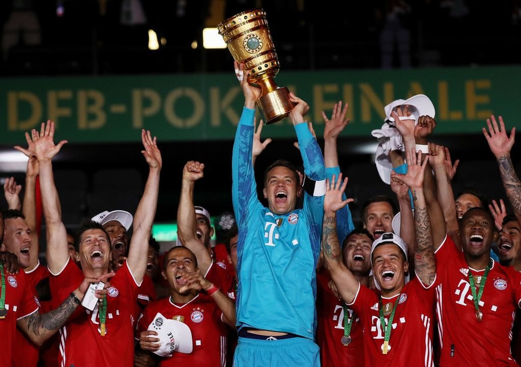 Los jugadores del Bayern celebran su victoria en la Copa.
