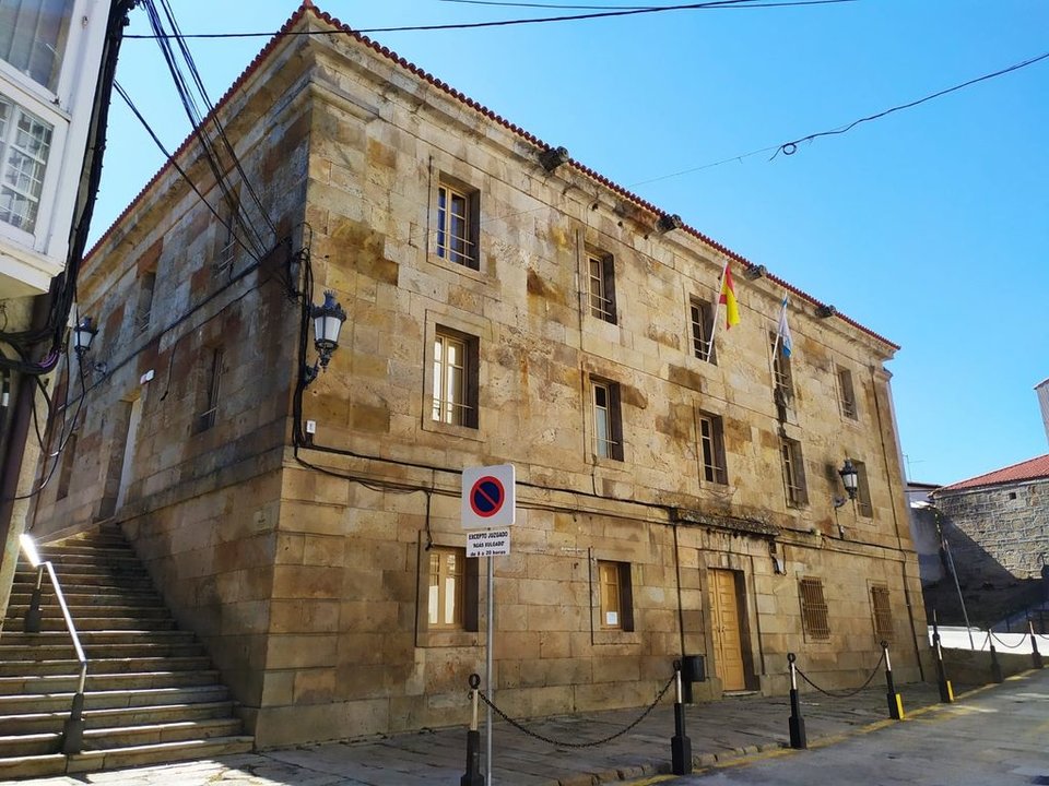 Exterior do actual Xulgado de Celanova que, no ano 1995, tiña a súa sede no edificio da Praza Maior.