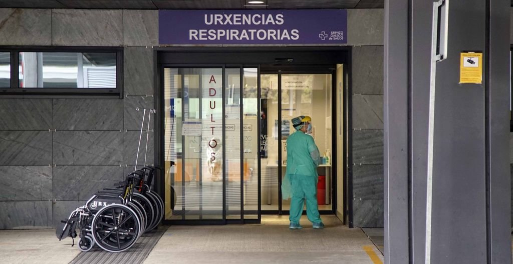 El hombre, de 44 años y residente en Vigo, ingresó en Urgencias Respiratorias y de ahí a la UCI.