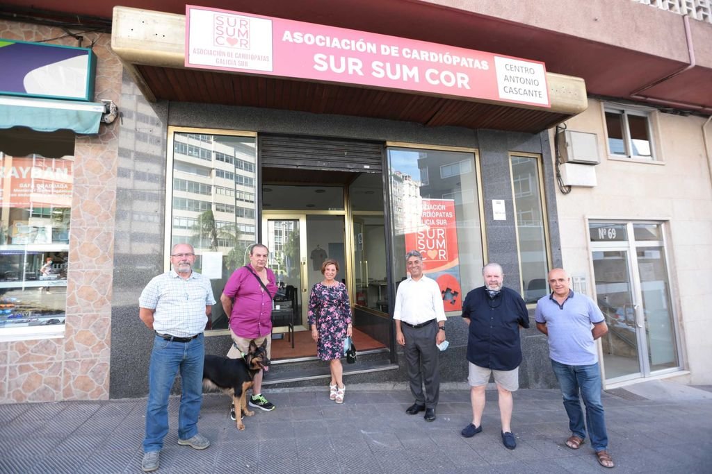 Un grupo de doctores del Álvaro Cunqueiro visitaron la sede.
