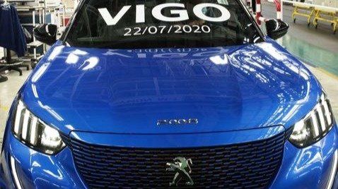 Vehículo 14,1 millones fabricado en Vigo esta semana, eléctrico.