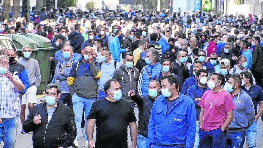 Trabajadores del naval en protesta por un fallecido en Vigo en junio.