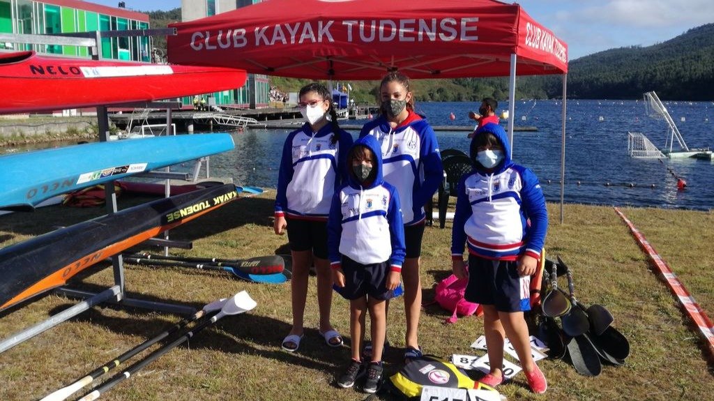 Los jóvenes palistas del Kayak Tudense acudieron a Verducido.
