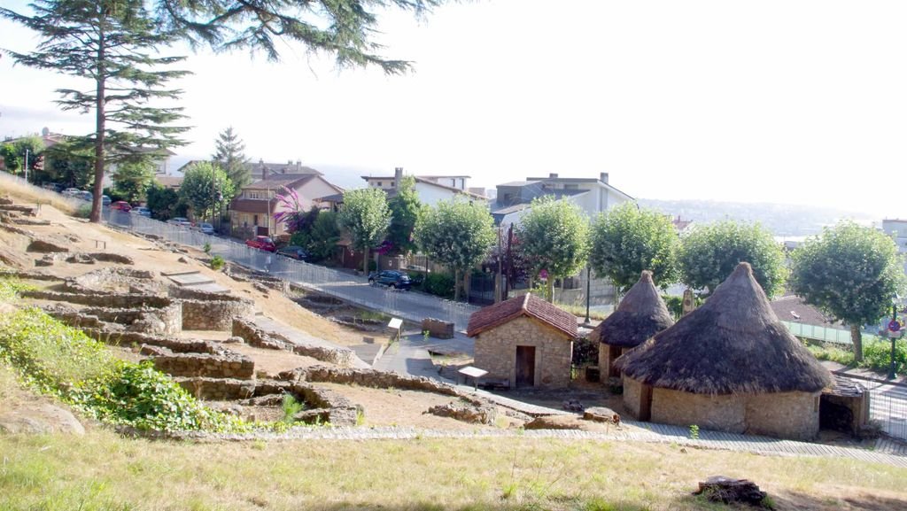 El poblado castrexo de O Castro está musealizado desde 2009, oferta ahora visitas guiadas.