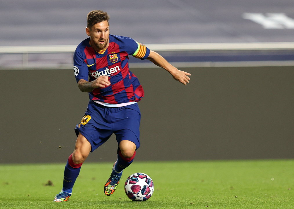 El capitán del Barcelona conduce un balón frente al Bayern.