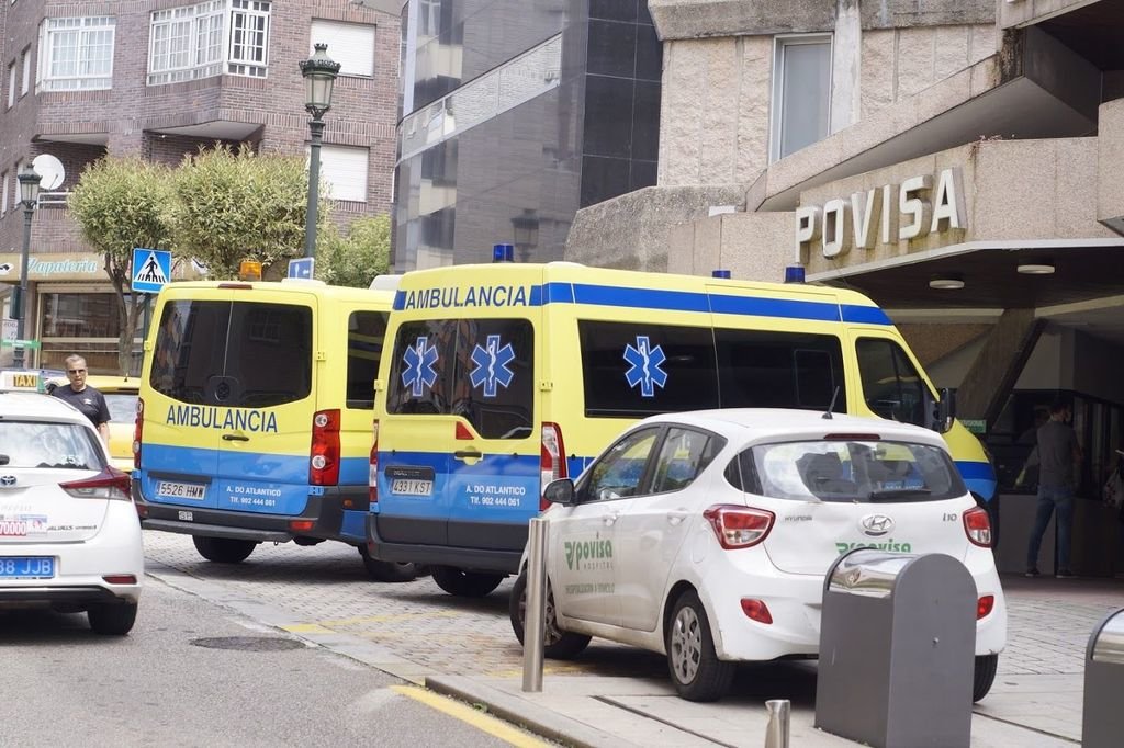 Imagen de archivo de ambulancias en Povisa.