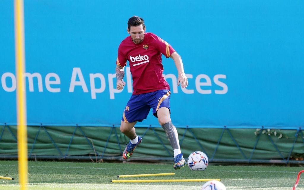 Lionel Messi, ayer, durante su entrenamiento en solitario en la Ciudad Deportiva del Barcelona.