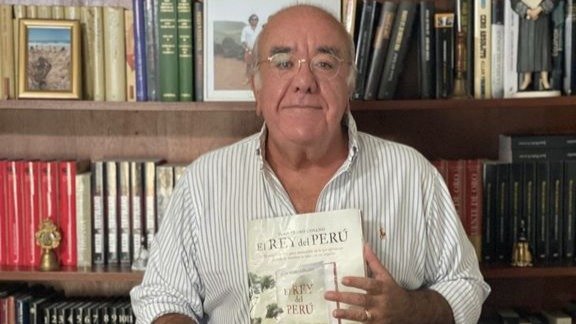 Juan Pedro Cosano, con su libro.