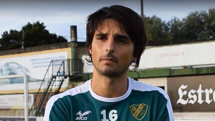 Jairo Cárcaba ya entrenó ayer en el campo de O Vao con el Coruxo.