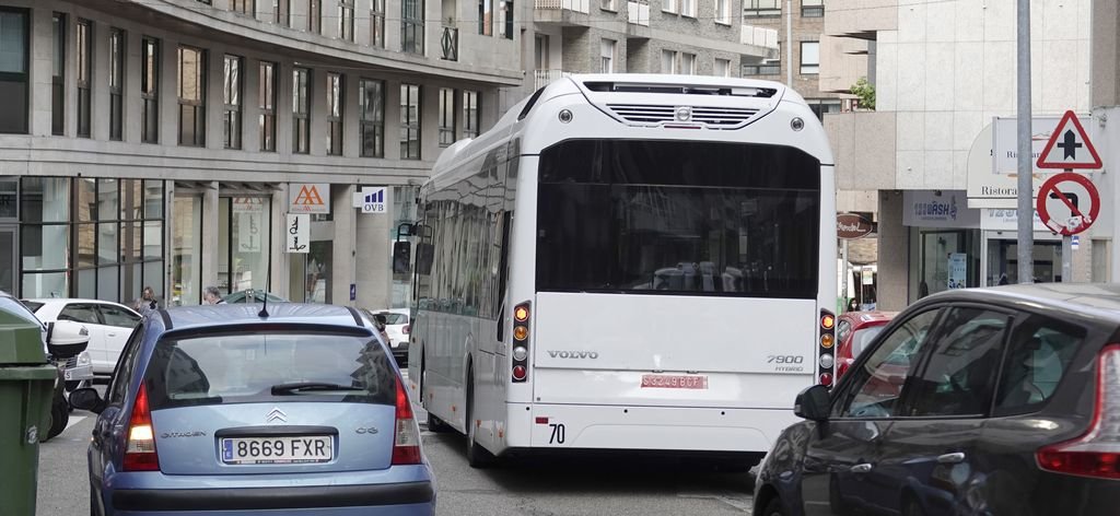 El autobus híbrido de Vitrasa, pillado recorriendo Vigo