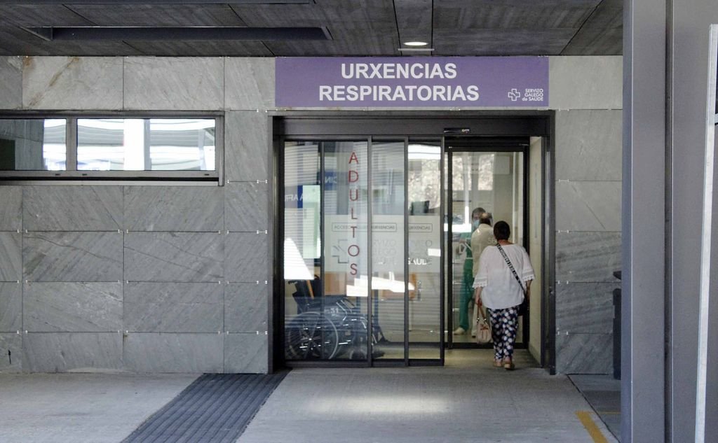 Entrada a Urgencias covid del Cunqueiro, hospital que cuenta con 15 ingresados ahora.