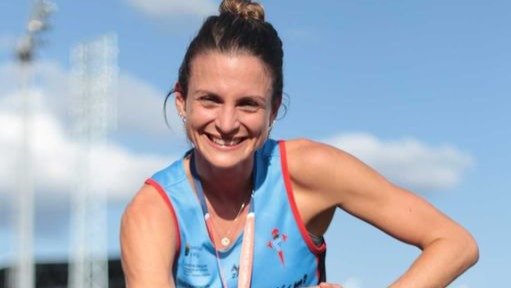 Alice Finot posa con la medalla de oro obtenida en el Campeonato de España.