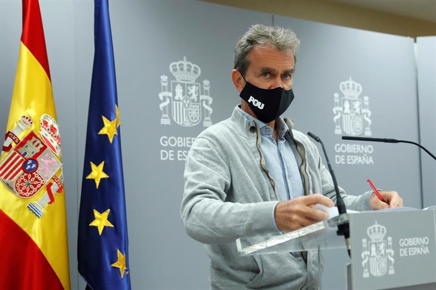 El director del Centro de Alertas Sanitarias, Fernando Simón, comparece en rueda de prensa para dar cuenta de los últimos datos de la pandemia de coronavirus en España, este lunes en el Ministerio de Sanidad, en Madrid