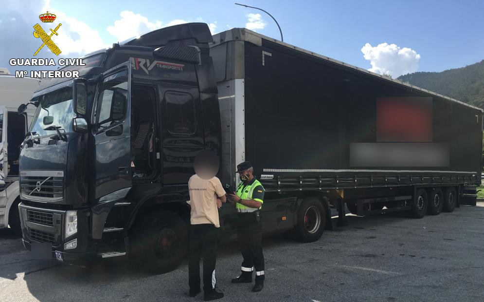La Guardia Civil investiga al conductor de un camión que septuplicaba la tasa de alcohol