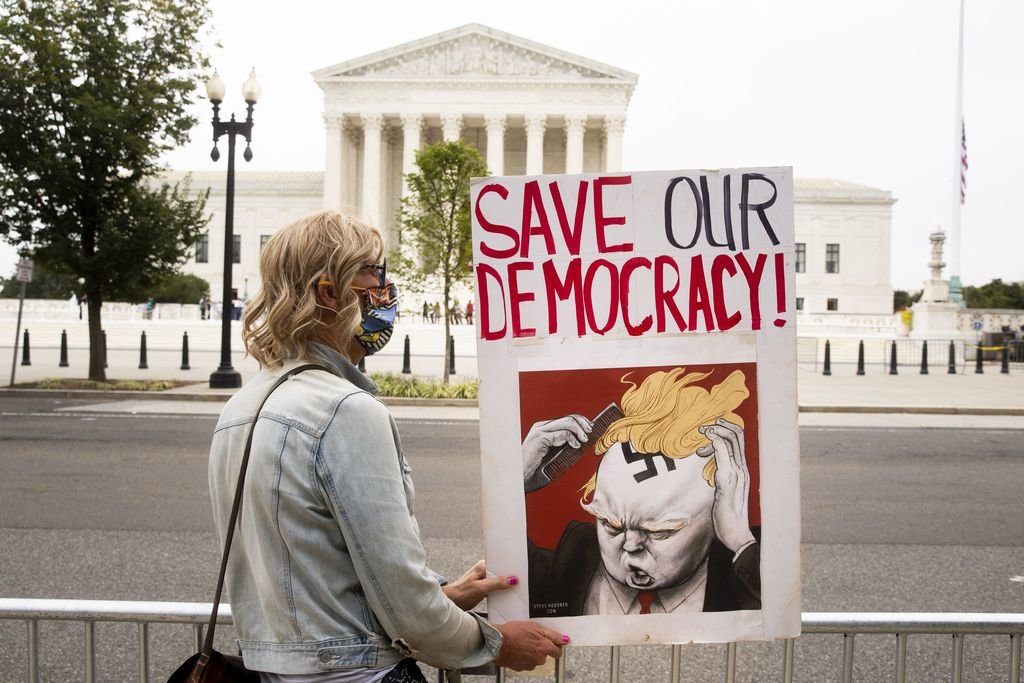 Protesta contra Trump en el exterior de la Corte Suprema, en Washington.