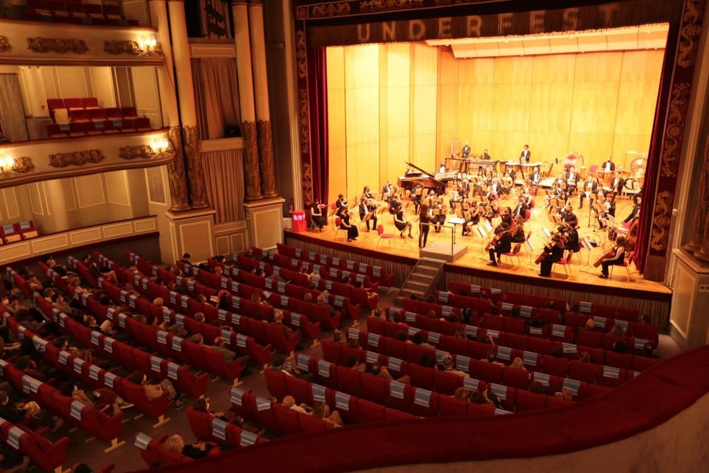 Sesenta músicos de la Orquesta Clásica de Vigo ofrecieron el homenaje a Morricone.