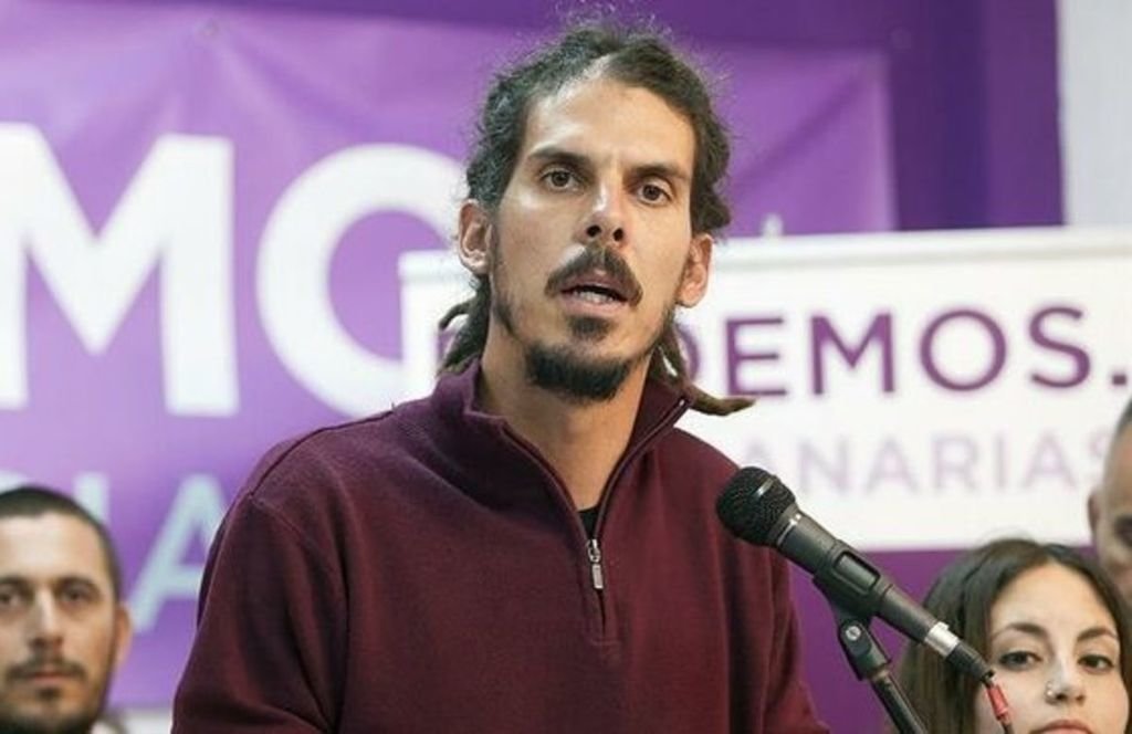 Alberto Rodríguez, en una intervención pública en un acto de Podemos en Canarias.