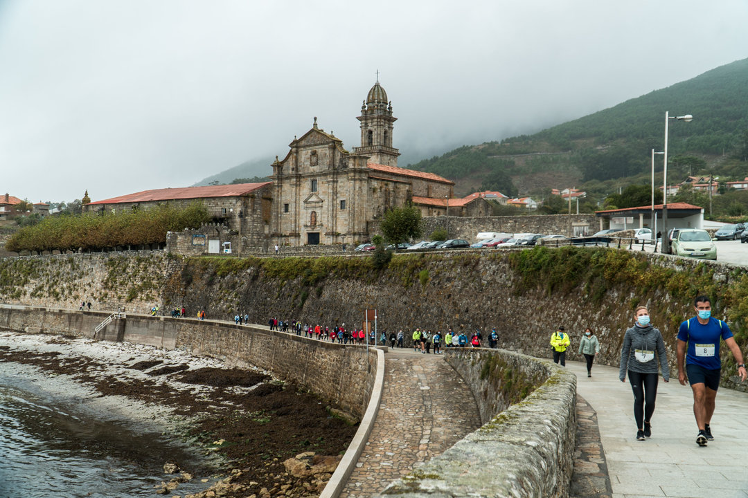 Los senderistas partieron el sábado de Santa María de Oia.