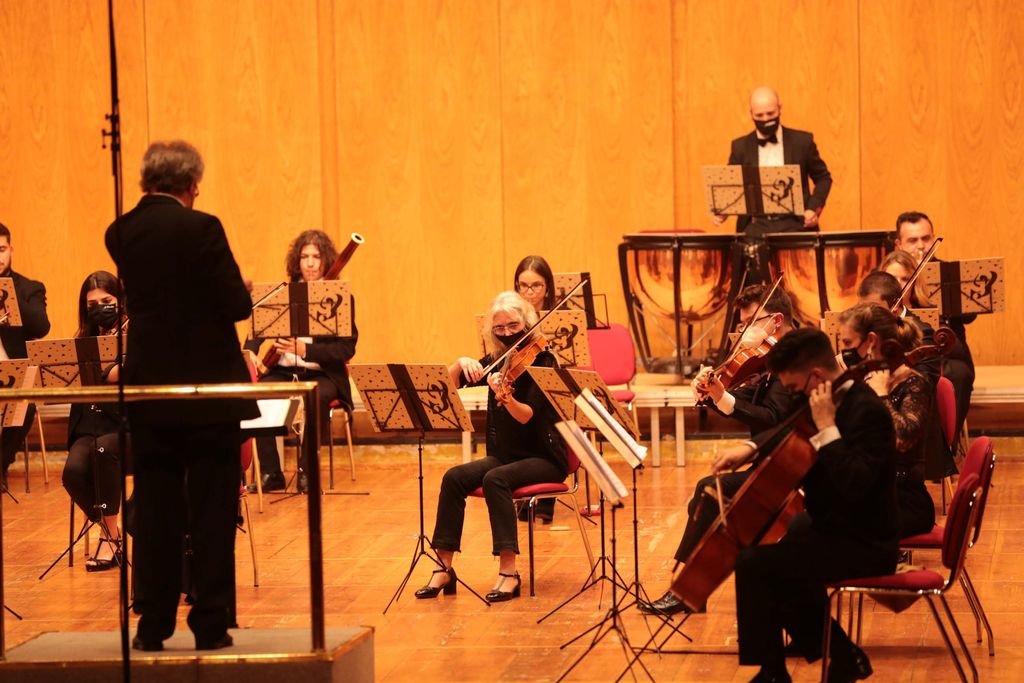 El concierto de la Orquesta Clásica de Vigo en el teatro García Barbón.