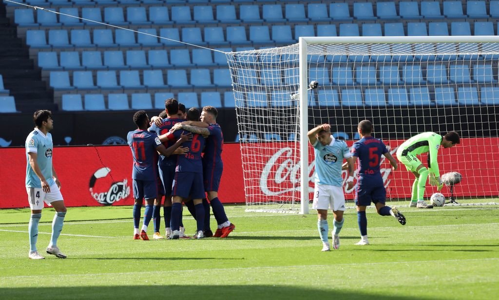 Los jugadores del Atlético de Madrid celebran el gol de Luis Suárez, que abrió el marcador a los cinco minutos de partido.