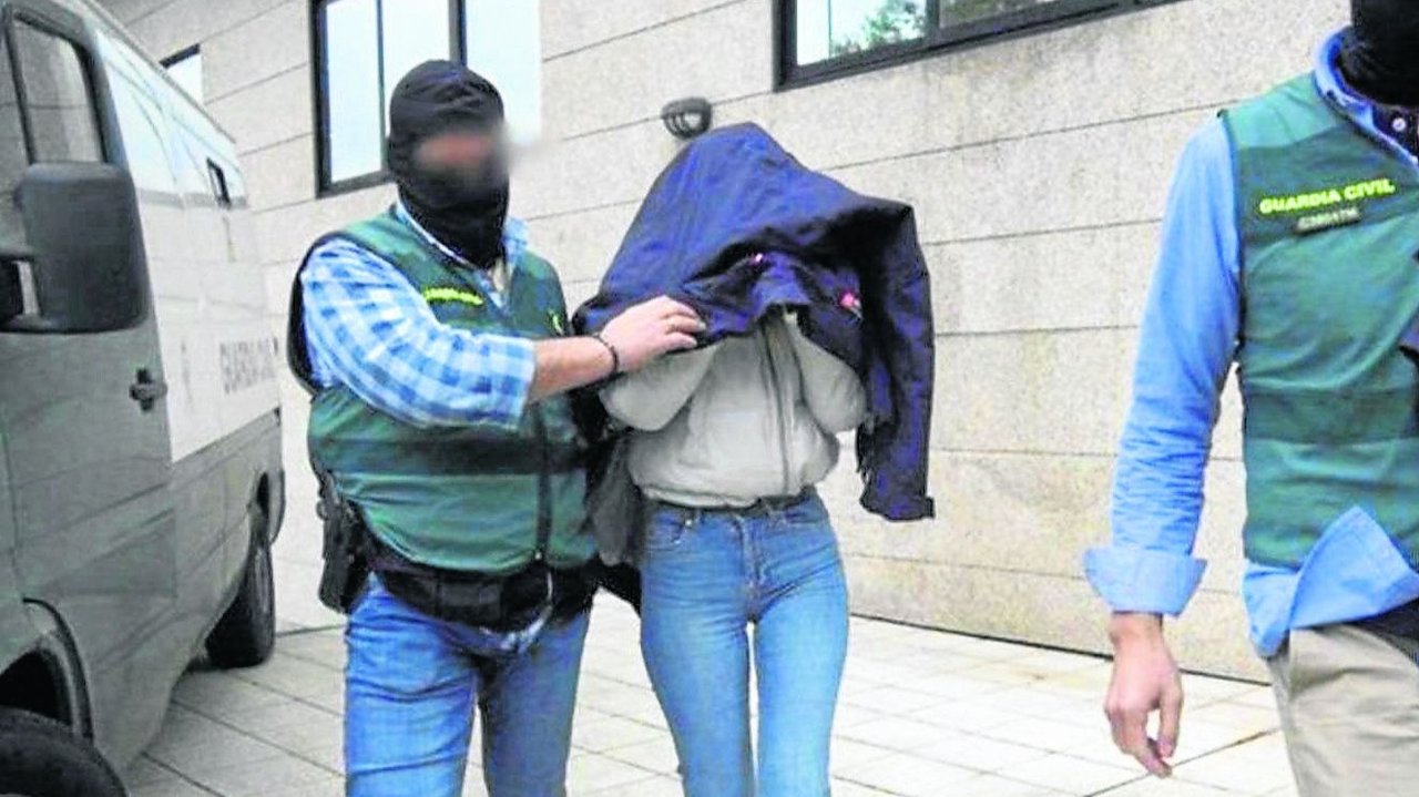 Una de las mujeres investigadas en Vigo dentro de un grupo por casi 50 asaltos.