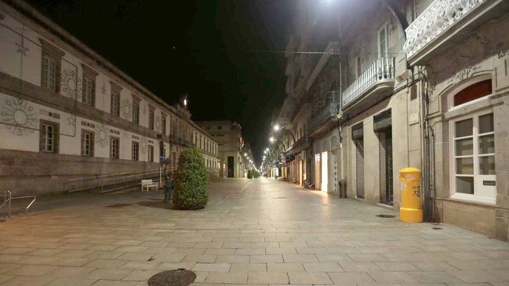 La calle del Príncipe, sin un alma a las once de la noche.