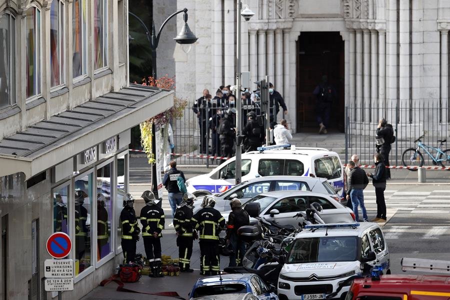 Al menos tres muertos por un ataque con cuchillo en una iglesia en Niza