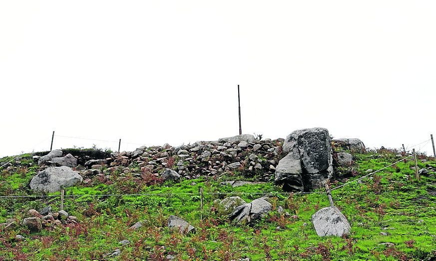 Vista frontal de la muralla ubicada en la parte más alta de Chandebrito.