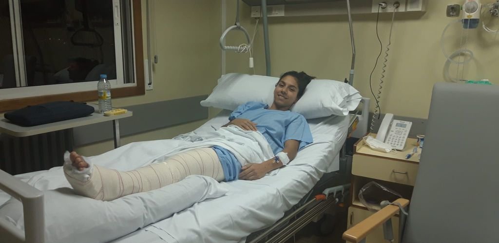 Mayra está hospitalizada en el Sanatorio Concheiro y será intervenida el próximo martes de su lesión.