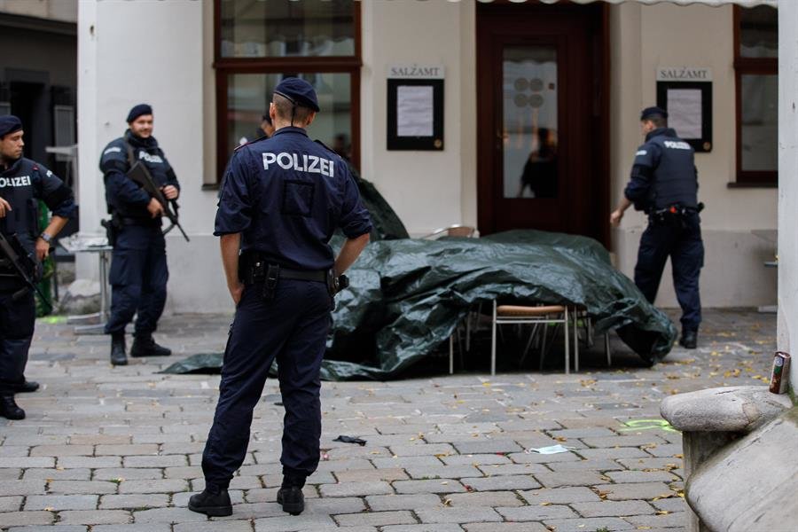 Al menos cuatro muertos en el atentado de Viena, obra de un islamista previamente condenado