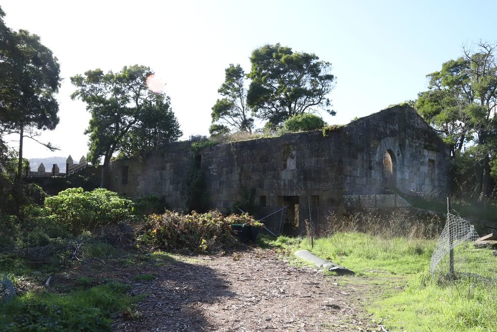 Ruinas del &#39;almazén de Madruga&#39;, únicas en pie dentro del recinto.