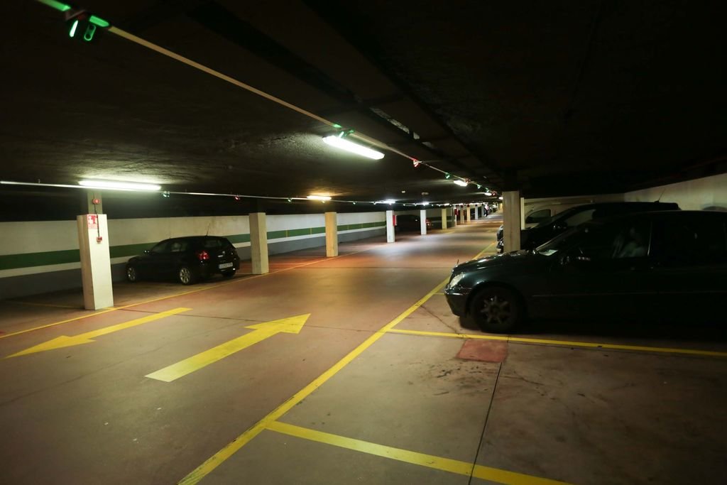 No es tan corriente que los aparcamientos del centro tengan a horas puntan tantas plazas vacías, hasta el 50 por ciento del total, como señalan desde la empresa que gestiona la mayoría de los vigueses.