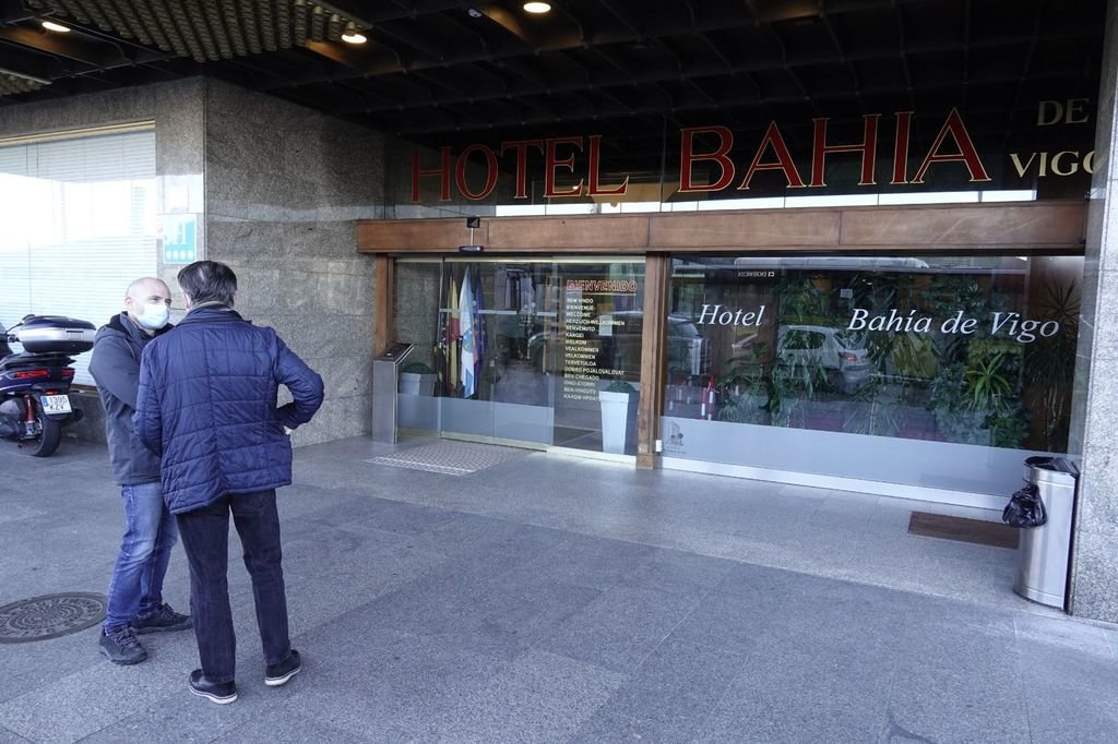 El hotel Bahía, de cuatro estrella, que volvió a abrir las puertas tras días cerrado sin clientes.