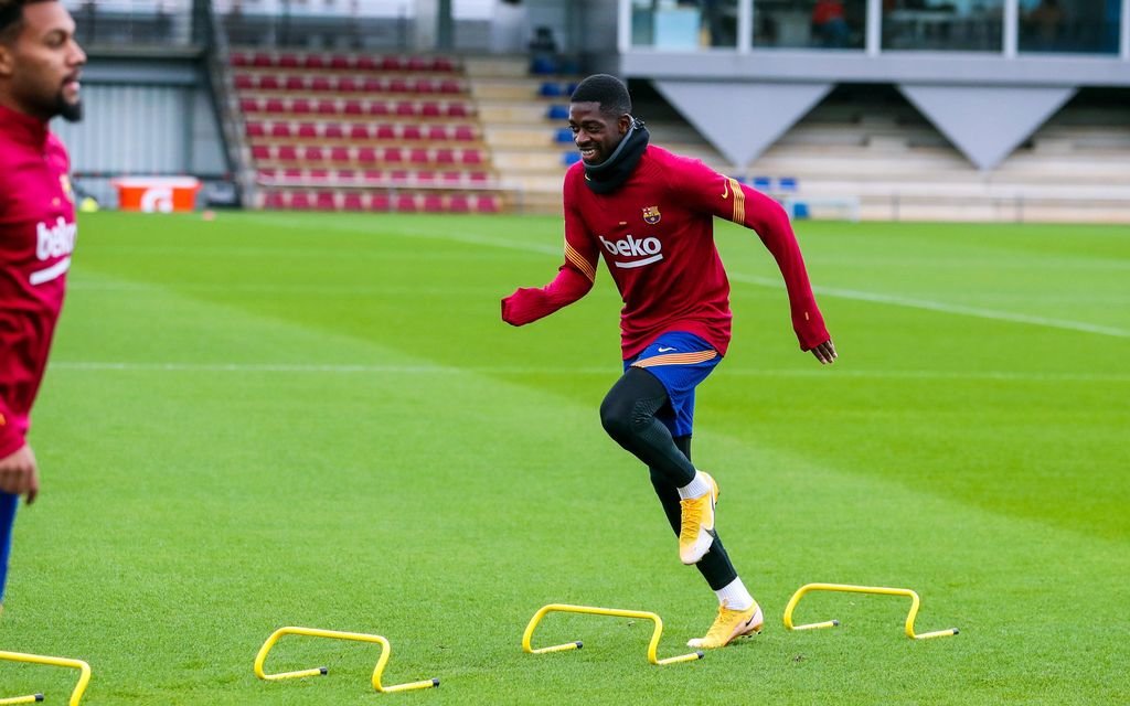 Ousmane Dembelé, ayer, en el entrenamiento del FC Barcelona.