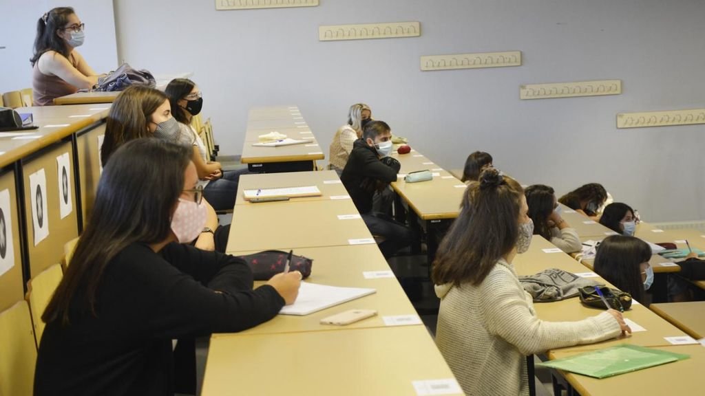 La mitad de los estudiantes gallegos emigran a Madrid y Cataluña.