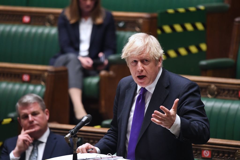 El primer ministro de Reino Unido, Boris Johnson, en el Parlamento británico, durante la sesión de ayer.