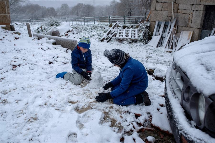 La nieve deja sin clase a 1.663 alumnos en Galicia