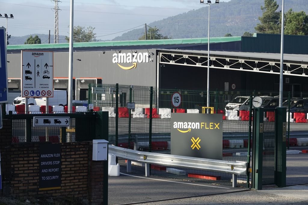Centro logístico de Amazon en Porriño, que contratará para Navidad.