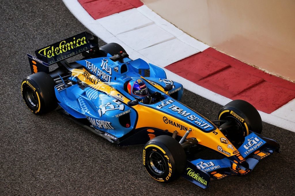 Fernando Alonso ya pilota un Renault