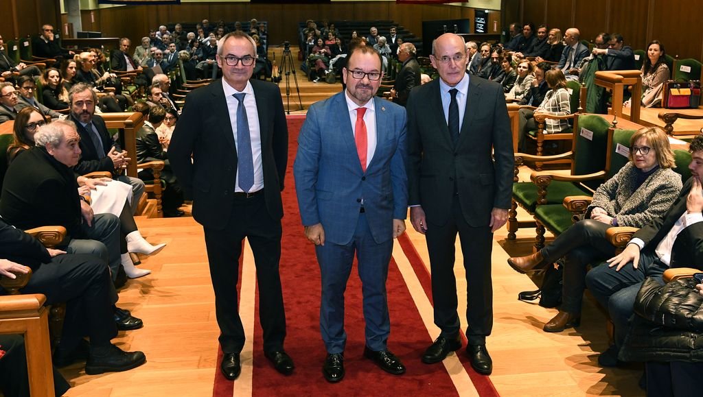 Antonio Pose, Antonio López y Rafael Bengoa, en la presentación de la cátedra en 2019.