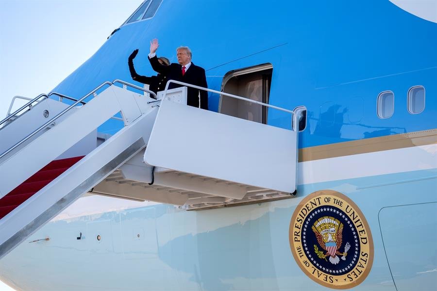 El presidente saliente de Estados Unidos, Donald Trump, ha abandonado este miércoles la Casa Blanca