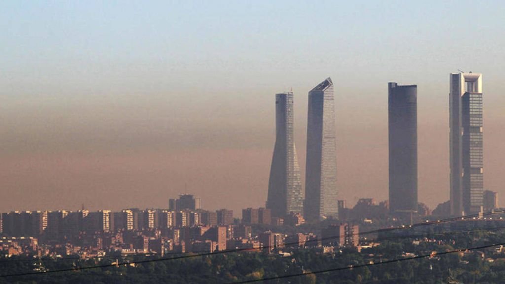 Nube de contaminación sobre la ciudad de Madrid.